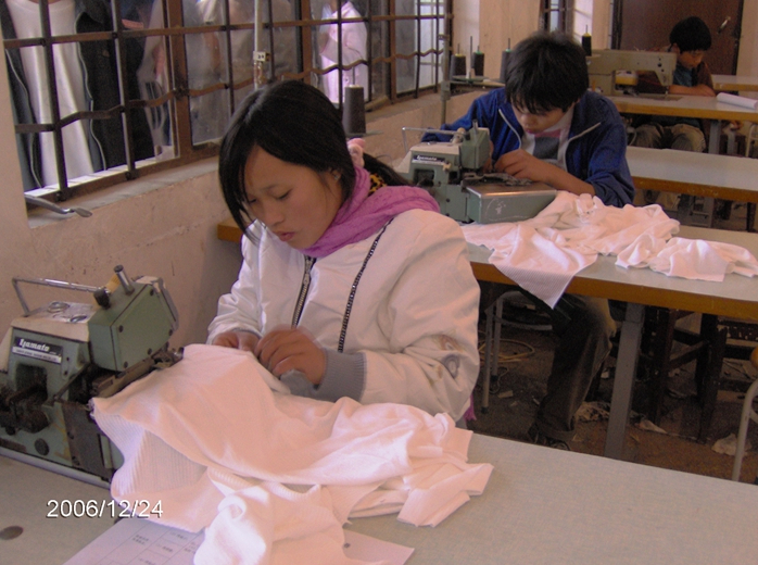 农民工(高速缝纫工)培训_2006-12-24